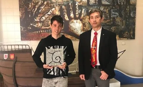 Alejandro Hernández junto a su profesor Óskar Sánchez