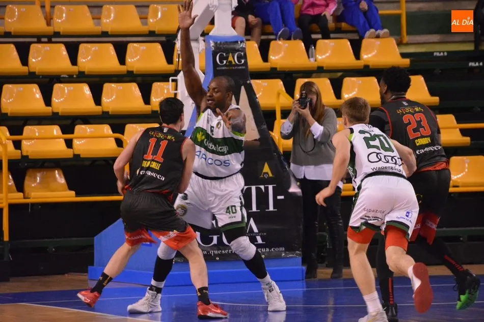 Foto 9 - Magn&iacute;fico papel de La Antigua, que da la cara en su partido m&aacute;s dif&iacute;cil (81-84)  