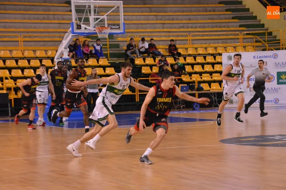 Foto 8 - Magn&iacute;fico papel de La Antigua, que da la cara en su partido m&aacute;s dif&iacute;cil (81-84)  