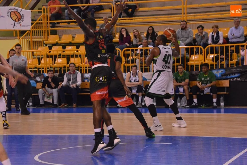 Foto 4 - Magn&iacute;fico papel de La Antigua, que da la cara en su partido m&aacute;s dif&iacute;cil (81-84)  
