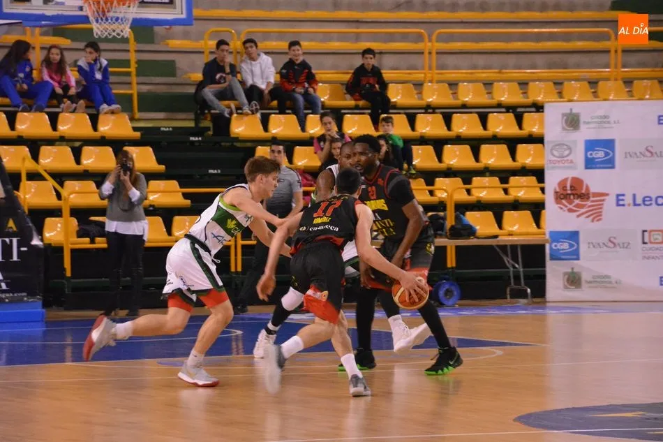 Foto 3 - Magn&iacute;fico papel de La Antigua, que da la cara en su partido m&aacute;s dif&iacute;cil (81-84)  