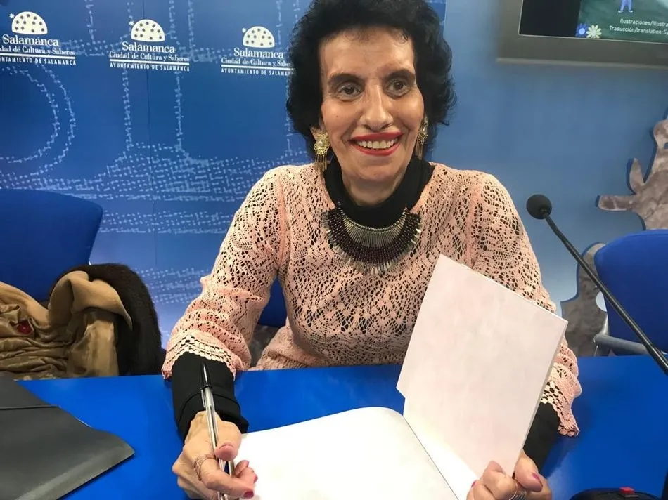 Foto 4 - Exitosa presentaci&oacute;n y firma del poemario infantil biling&uuml;e &lsquo;Poemitas de papel&rsquo; de Sof&iacute;a...
