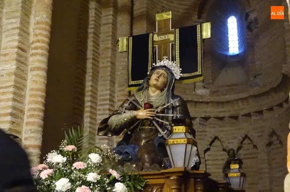 Foto 11 - La procesi&oacute;n del V&iacute;a Crucis inicia la Semana Santa albense
