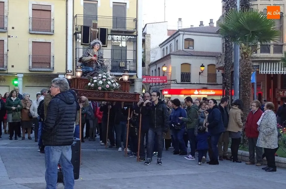 Foto 9 - La procesi&oacute;n del V&iacute;a Crucis inicia la Semana Santa albense