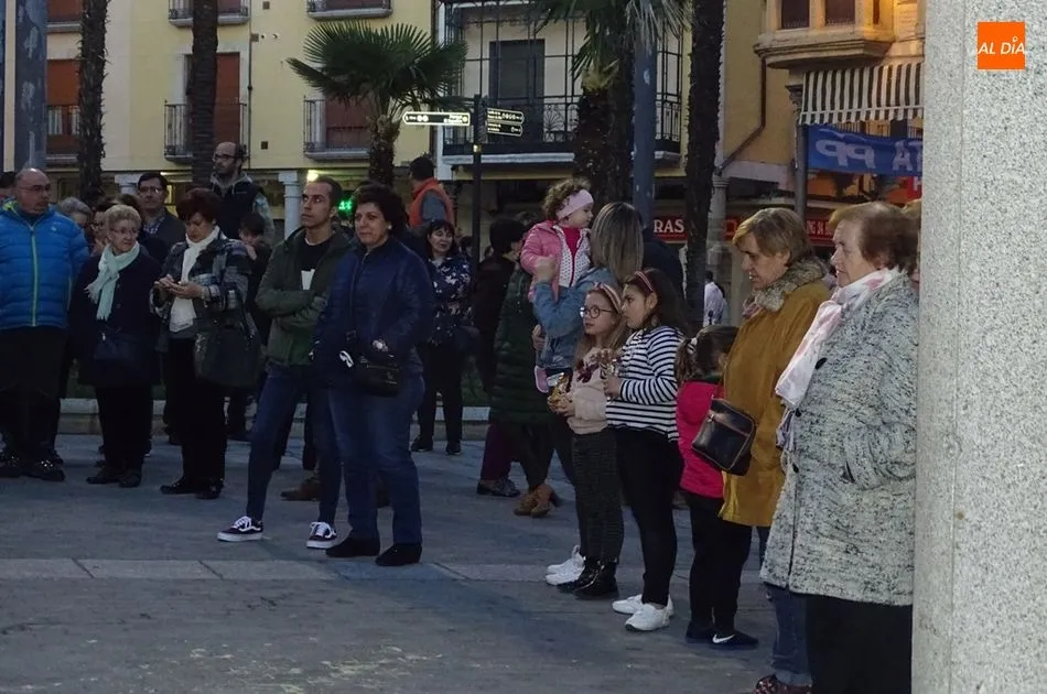 Foto 6 - La procesi&oacute;n del V&iacute;a Crucis inicia la Semana Santa albense