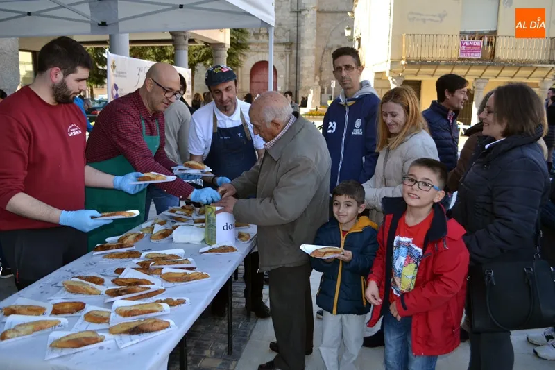 Foto 11 - M&aacute;s de 900 torrijas solidarias baten r&eacute;cord durante la III Torrijada ben&eacute;fica en favor del...