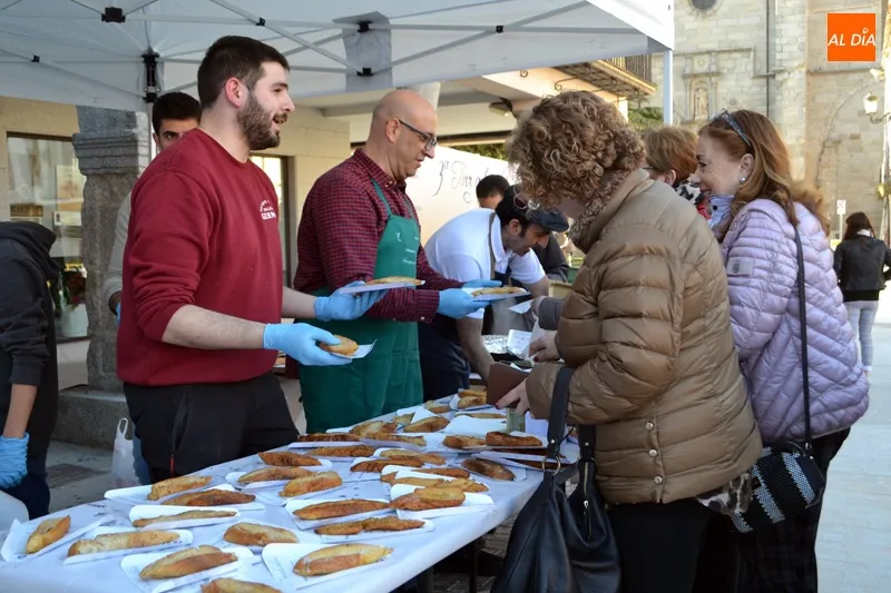 Foto 10 - M&aacute;s de 900 torrijas solidarias baten r&eacute;cord durante la III Torrijada ben&eacute;fica en favor del...