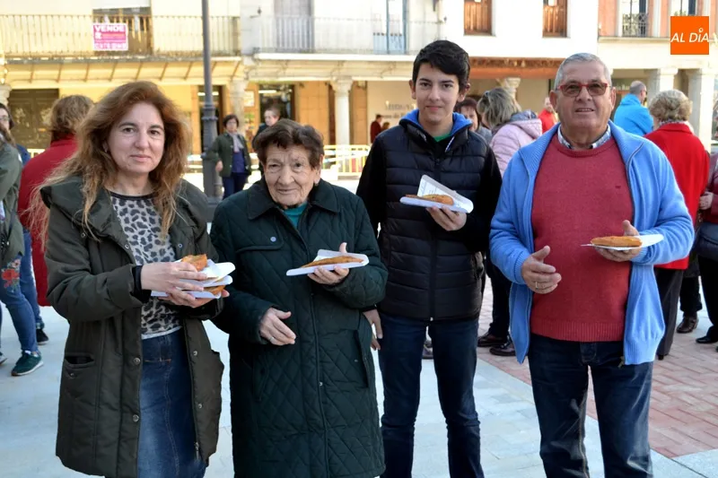 Foto 7 - M&aacute;s de 900 torrijas solidarias baten r&eacute;cord durante la III Torrijada ben&eacute;fica en favor del...