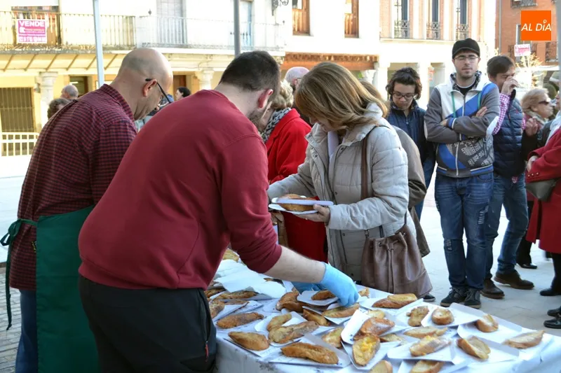 Foto 4 - M&aacute;s de 900 torrijas solidarias baten r&eacute;cord durante la III Torrijada ben&eacute;fica en favor del...