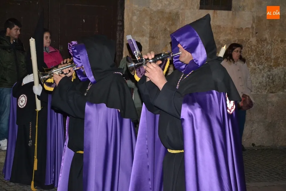 Foto 8 - Hist&oacute;rico tr&aacute;nsito de La Dolorosa por el adarve de La Muralla para abrir la Semana Santa  