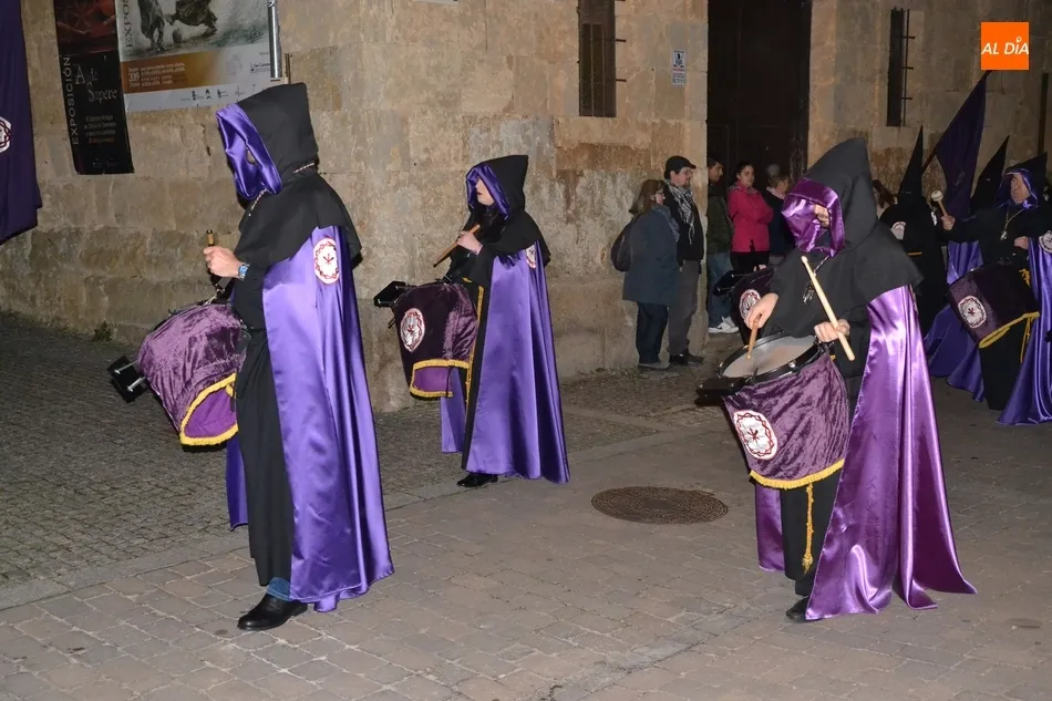Foto 4 - Hist&oacute;rico tr&aacute;nsito de La Dolorosa por el adarve de La Muralla para abrir la Semana Santa  