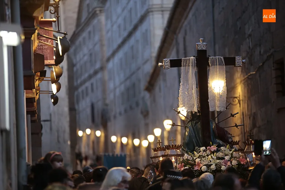 Foto 5 - La procesi&oacute;n del V&iacute;a Matris abre la Semana Santa salmantina  
