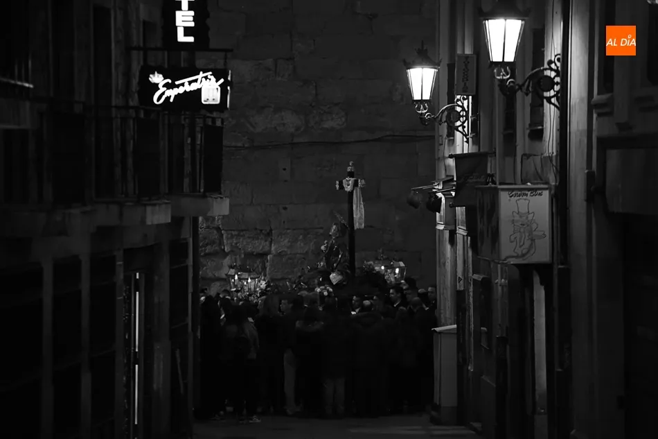 Foto 4 - La procesi&oacute;n del V&iacute;a Matris abre la Semana Santa salmantina  