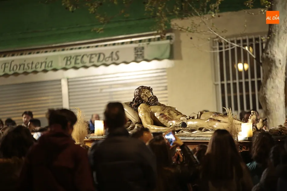 Foto 2 - Solemne traslado del Cristo de la Liberaci&oacute;n desde el cementerio  