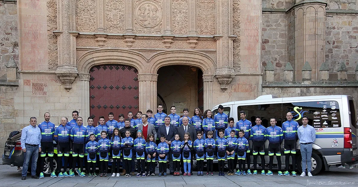 Los miembros de la Escuela de Ciclismo