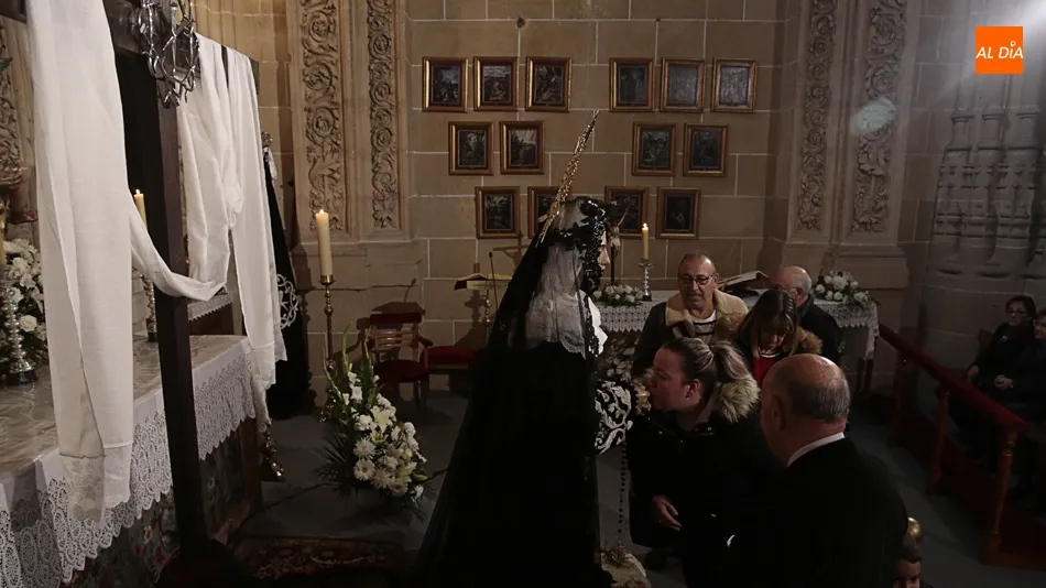 La eterna devoción del Sabado de Pasión ante la Soledad
