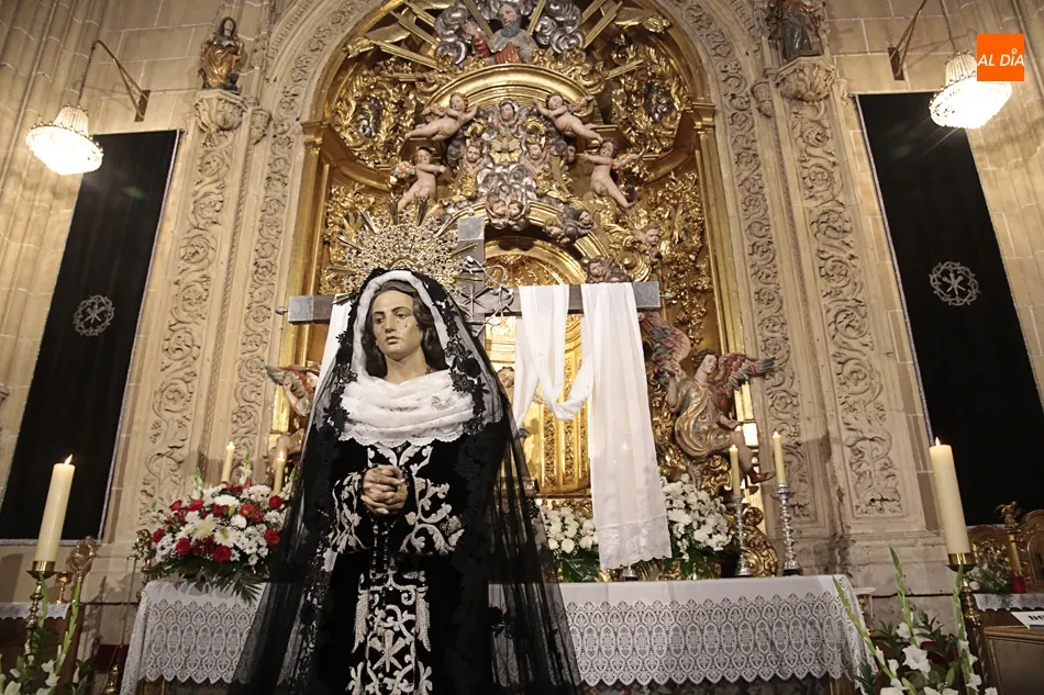 Foto 8 - La eterna devoci&oacute;n del Sabado de Pasi&oacute;n ante la Soledad