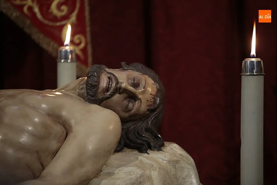 Foto 2 - A los pies de la Misericordia