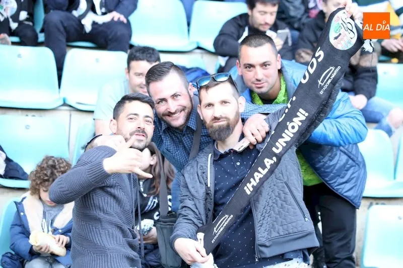 Foto 11 - Las aficiones, protagonistas del derbi en la grada