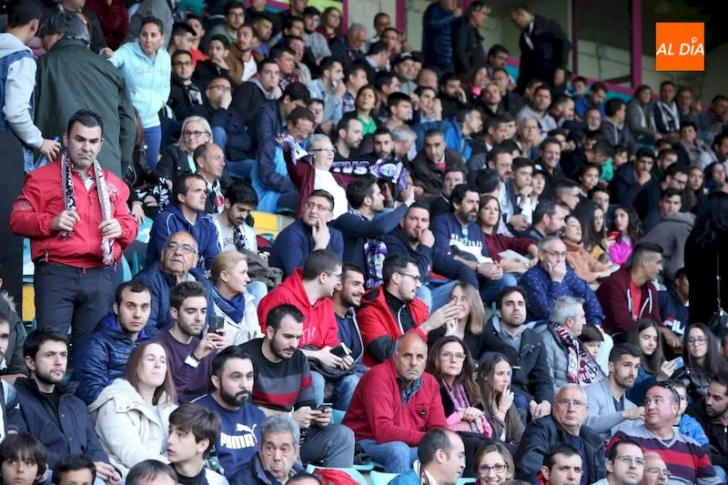 Aficionados durante el partido