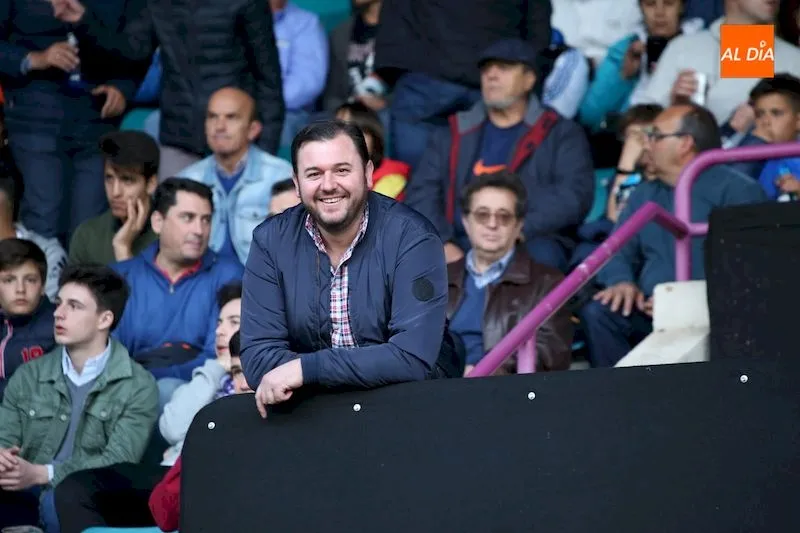 Foto 6 - Las aficiones, protagonistas del derbi en la grada