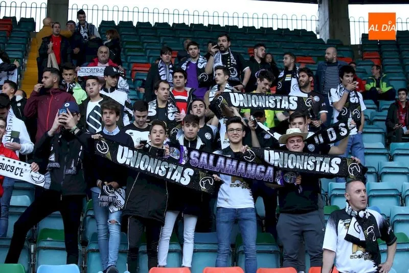 Foto 3 - Las aficiones, protagonistas del derbi en la grada