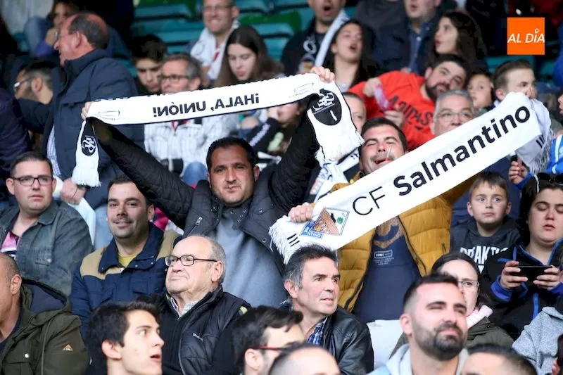 Foto 2 - Las aficiones, protagonistas del derbi en la grada