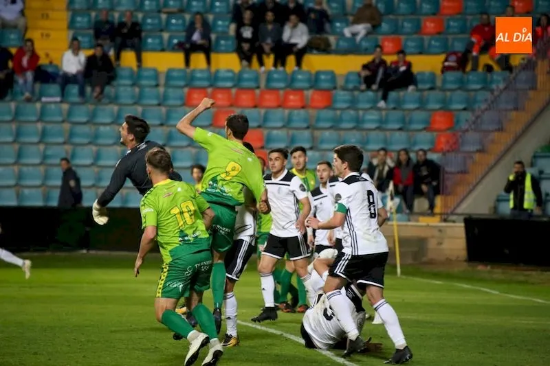 Foto 6 - El derbi no tiene due&ntilde;o sin Mart&iacute;n Galv&aacute;n (1-1)