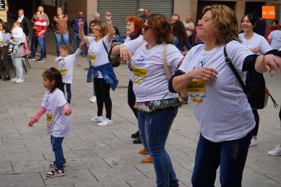 Foto 9 - Sotoserrano baila contra la violencia de g&eacute;nero