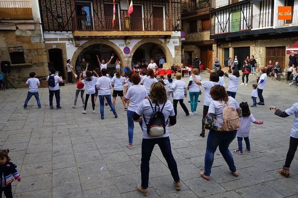 Foto 8 - Sotoserrano baila contra la violencia de g&eacute;nero