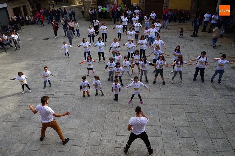 Foto 4 - Sotoserrano baila contra la violencia de g&eacute;nero