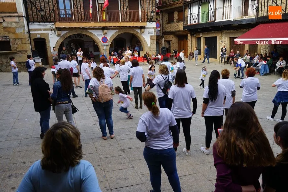 Foto 2 - Sotoserrano baila contra la violencia de g&eacute;nero