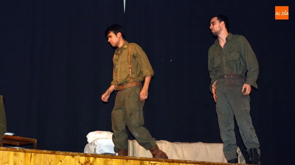 Foto 8 - El Barrac&oacute;n pone el list&oacute;n muy alto en la apertura del III Certamen de Teatro Villa de Lumbrales