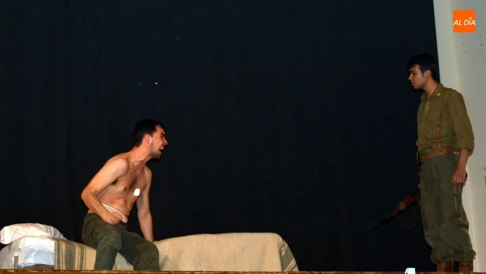 Foto 9 - El Barrac&oacute;n pone el list&oacute;n muy alto en la apertura del III Certamen de Teatro Villa de Lumbrales