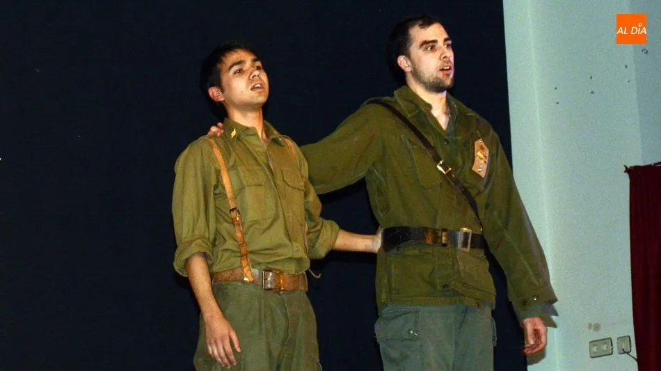 Foto 3 - El Barrac&oacute;n pone el list&oacute;n muy alto en la apertura del III Certamen de Teatro Villa de Lumbrales