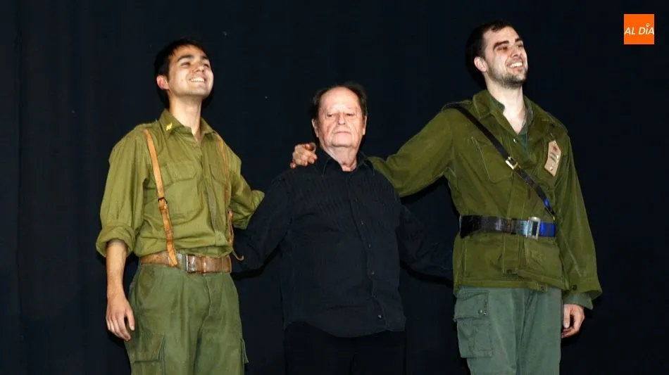 Foto 2 - El Barrac&oacute;n pone el list&oacute;n muy alto en la apertura del III Certamen de Teatro Villa de Lumbrales