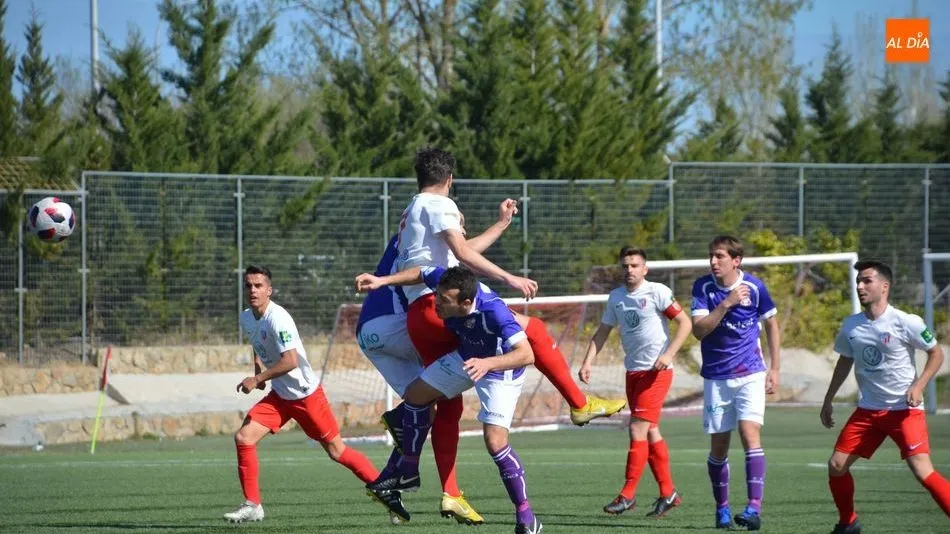 Acción del partido entre el Santa Marta y el Briviesca / Lydia González