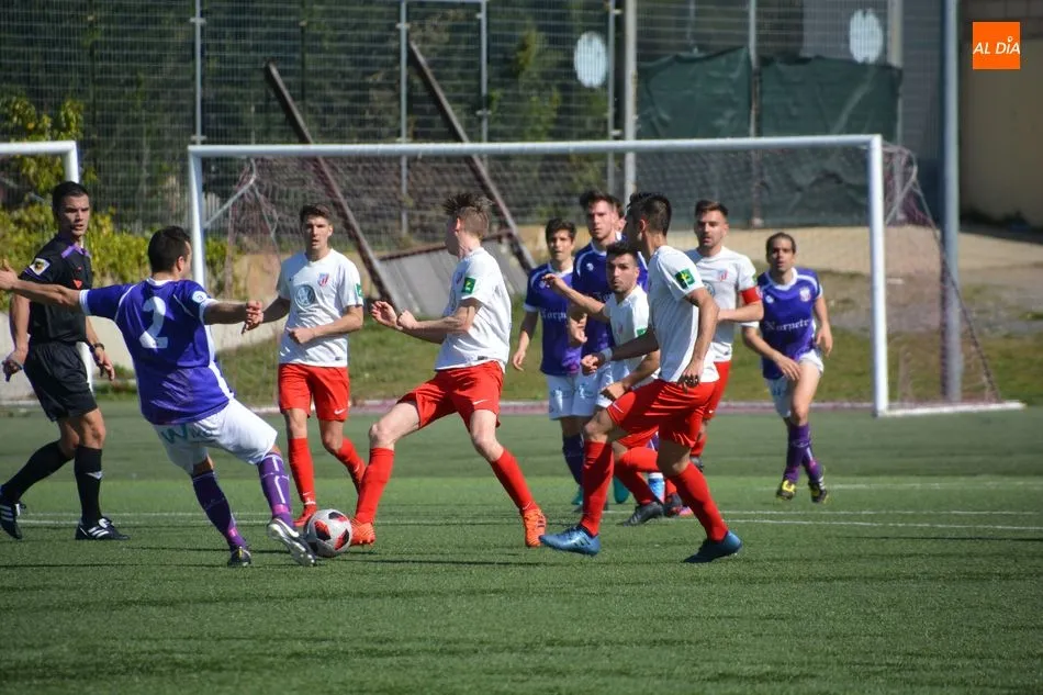Foto 6 - El Santa Marta suma un punto frente al Briviesca (0-0)