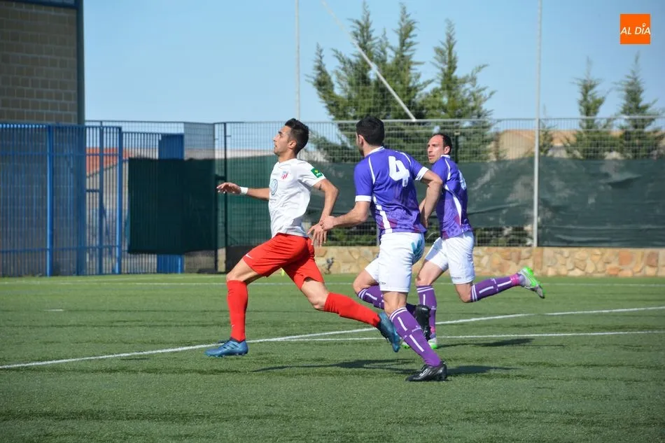 Foto 4 - El Santa Marta suma un punto frente al Briviesca (0-0)