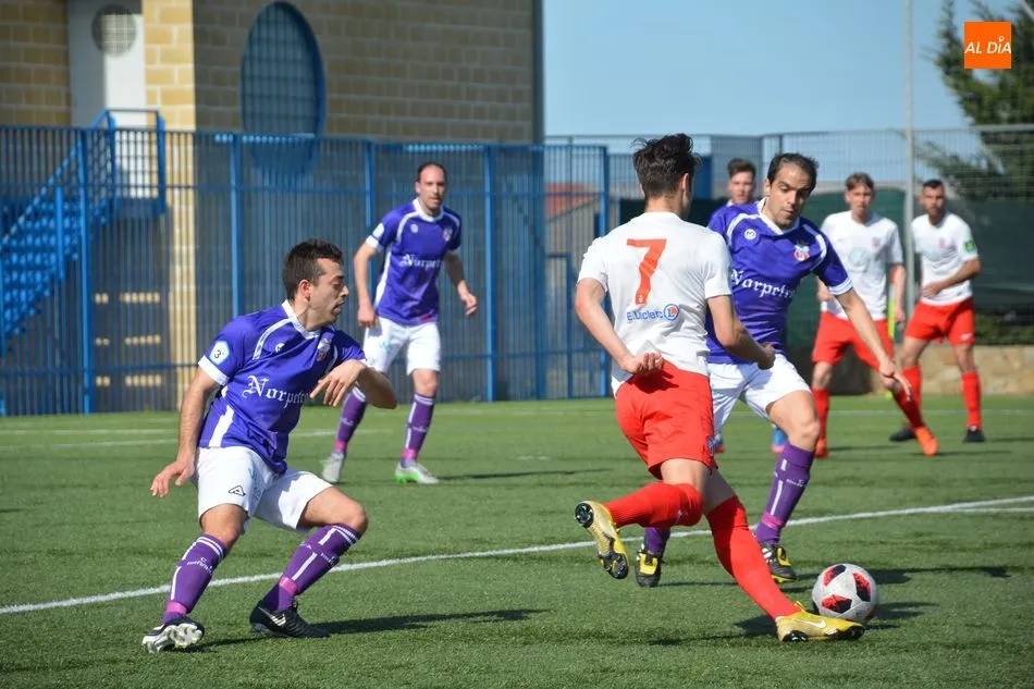 Foto 3 - El Santa Marta suma un punto frente al Briviesca (0-0)