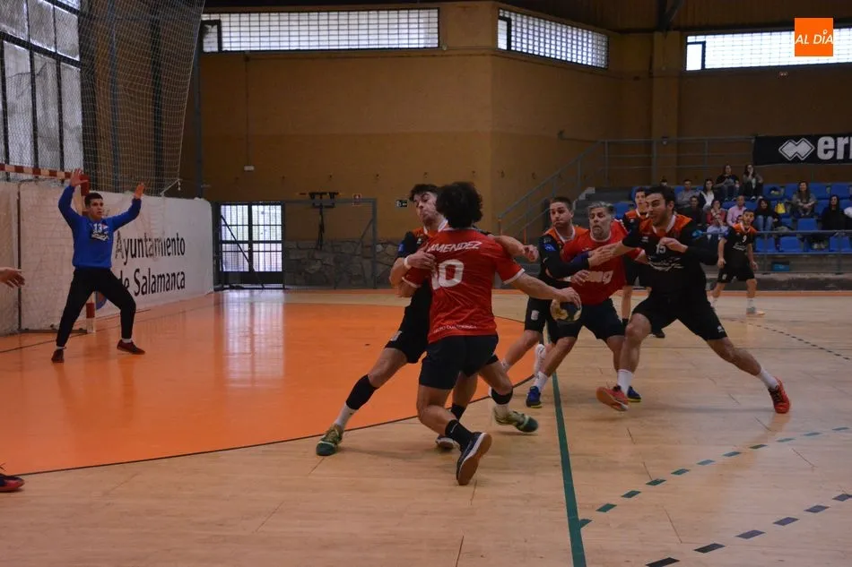 Foto 11 - El Ciudad de Salamanca sigue de dulce y gana al Grupo IMQ (30-27)