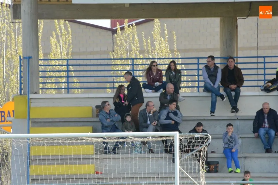 Foto 10 - El Pe&ntilde;aranda y el Salamanca UDS &lsquo;B&rsquo; empatan en un derbi con dos goles en el a&ntilde;adido (2-2)