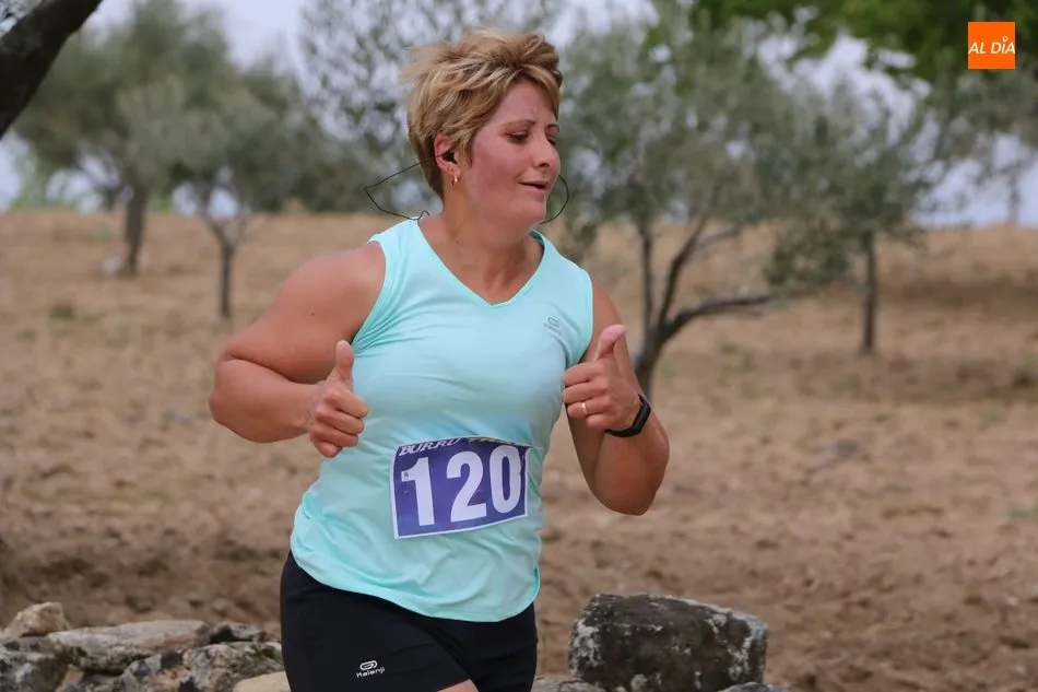 Foto 10 - Ivan Roade Lago y Ana Cristina Costantin se imponen en la II Burrutrail de Villarino de los Aires  