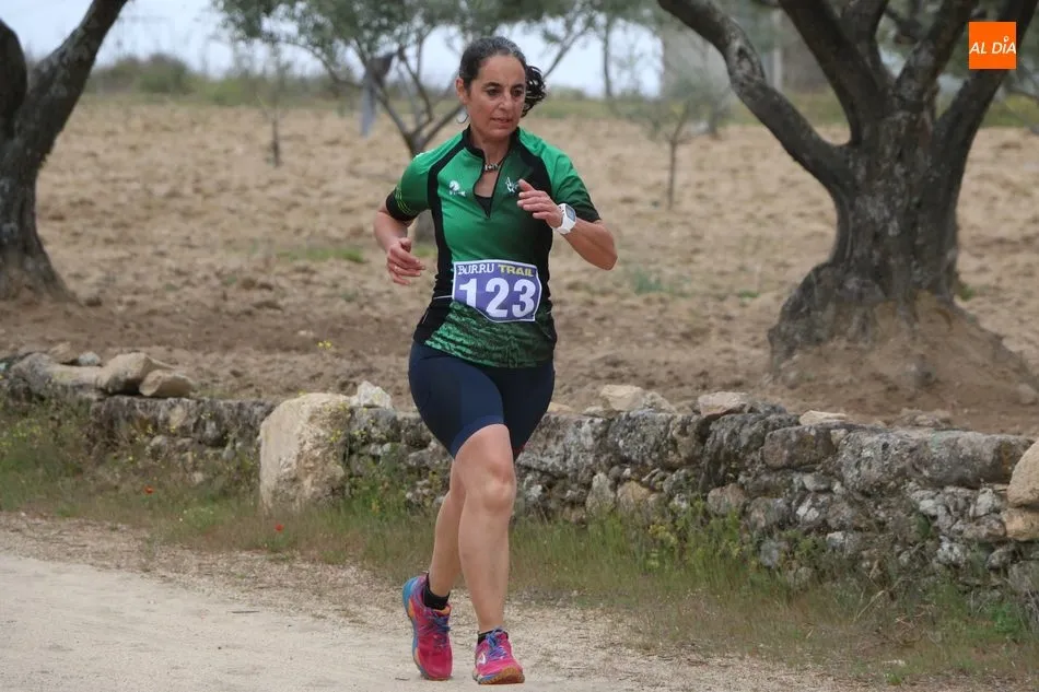 Foto 4 - Ivan Roade Lago y Ana Cristina Costantin se imponen en la II Burrutrail de Villarino de los Aires  