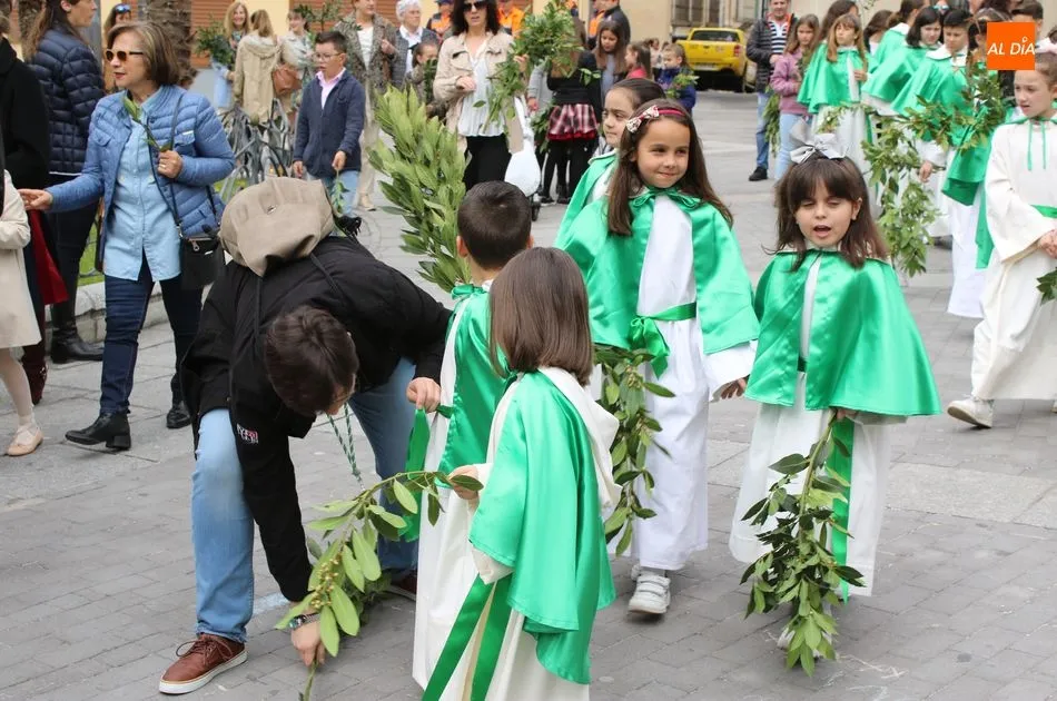 Foto 10 - Los ni&ntilde;os, protagonistas del Domingo de Ramos
