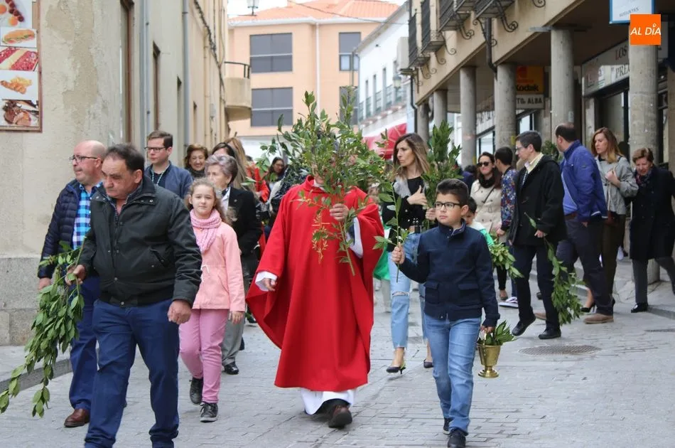 Foto 7 - Los ni&ntilde;os, protagonistas del Domingo de Ramos