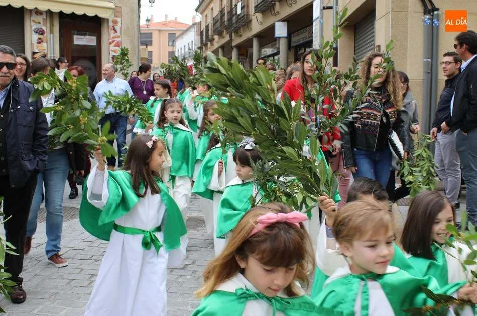 Foto 4 - Los ni&ntilde;os, protagonistas del Domingo de Ramos