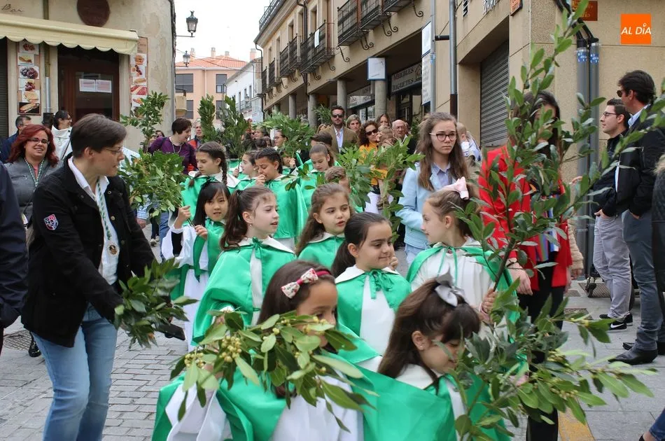 Foto 2 - Los ni&ntilde;os, protagonistas del Domingo de Ramos