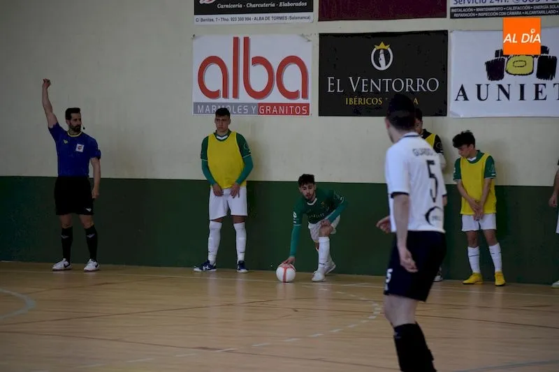 Foto 10 - Las bajas pasan factura al Piensos Dur&aacute;n Albense frente al Guardo (2-6)