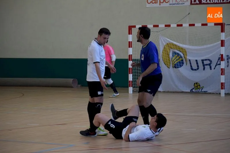 Foto 5 - Las bajas pasan factura al Piensos Dur&aacute;n Albense frente al Guardo (2-6)